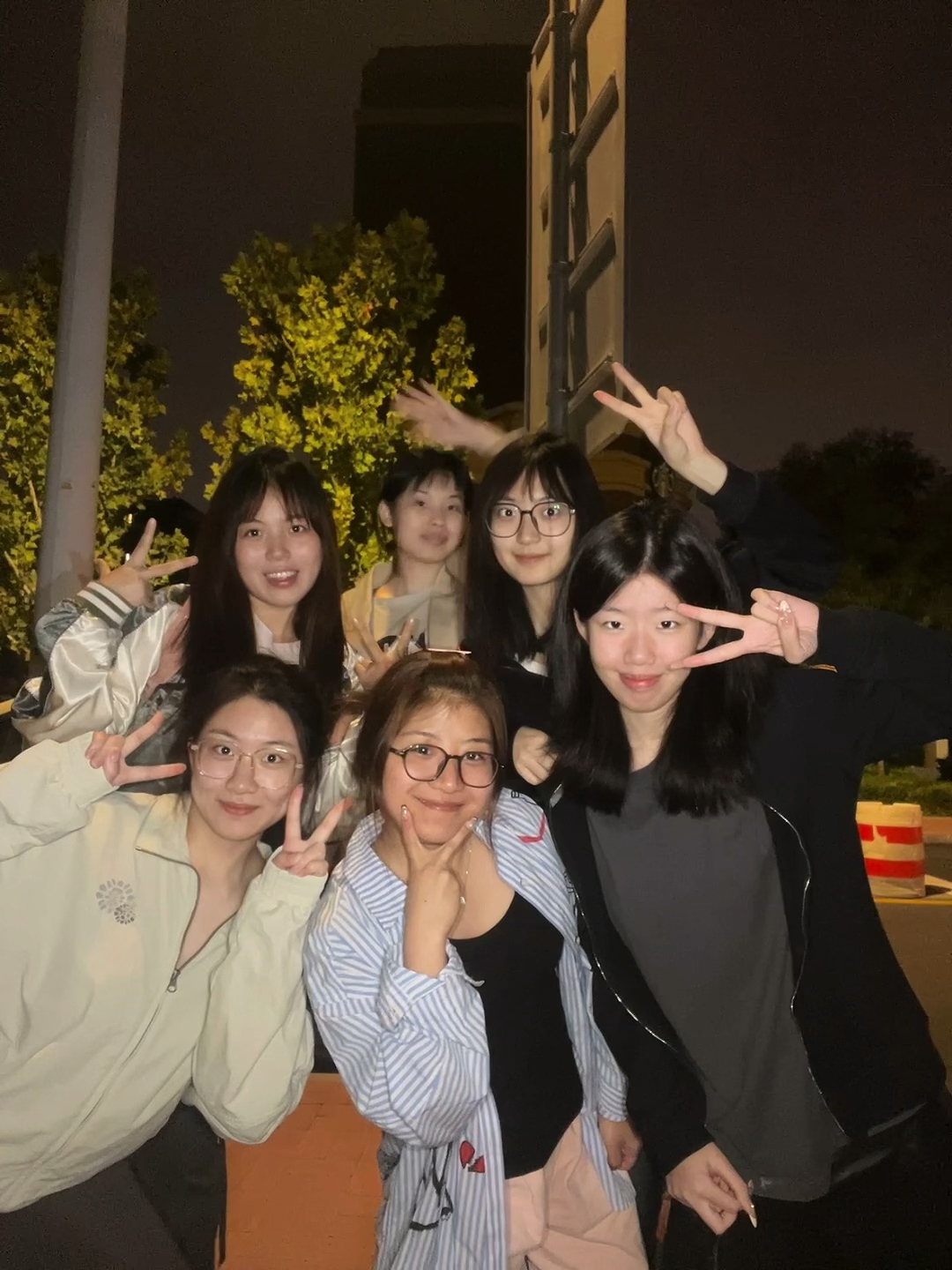 王佳琪 祝偲偲 胡婧玮 牟云昊 高佳乐 孙雯 博学斋408.jpg