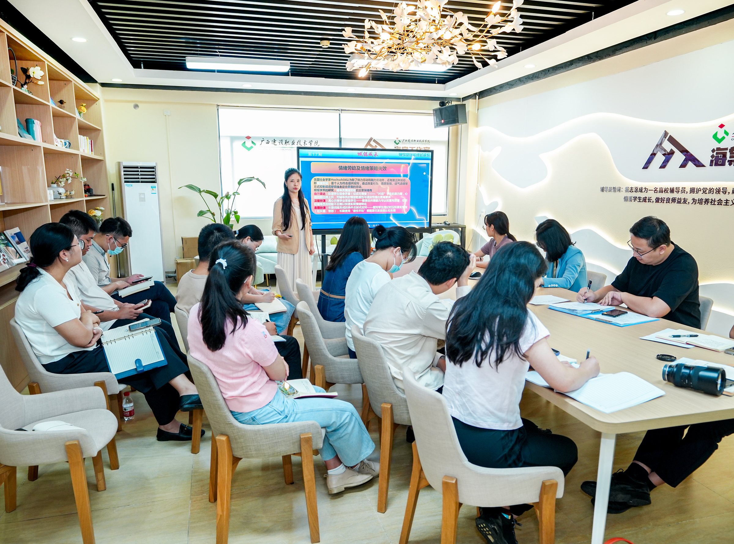 1-论坛现场.jpg 1-论坛现场.jpg