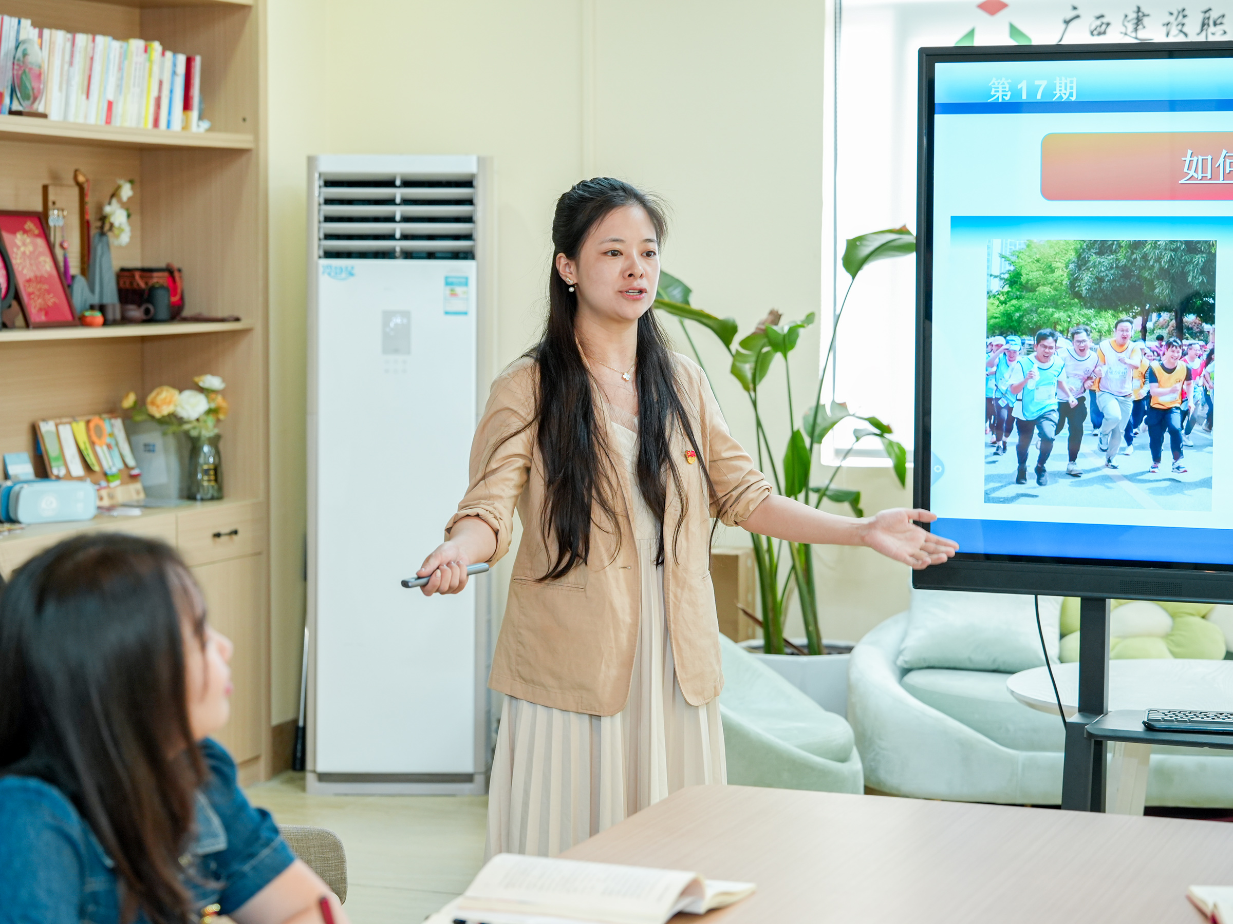 3-李淑俊老师领学并作专题发言.jpg 3-李淑俊老师领学并作专题发言.jpg