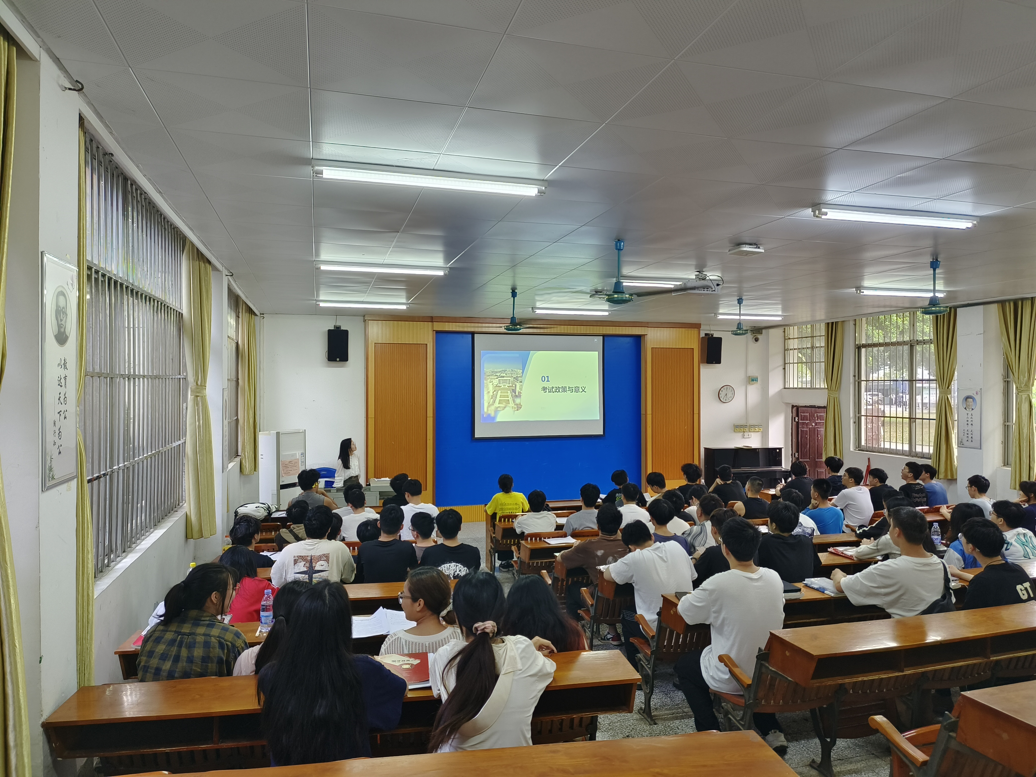 配图二专升本考试动员会.jpg 配图二专升本考试动员会.jpg