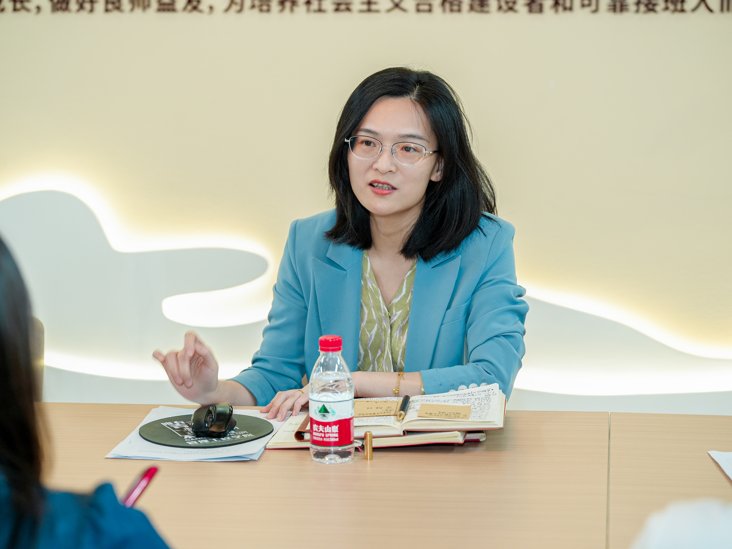 4-工作室主持人郭海棠作总结讲话.jpg 4-工作室主持人郭海棠作总结讲话.jpg