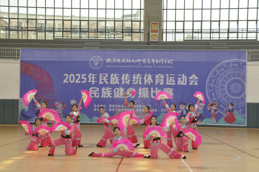 图为学生民族健身操比赛2修改.jpg 图为学生民族健身操比赛2修改.jpg