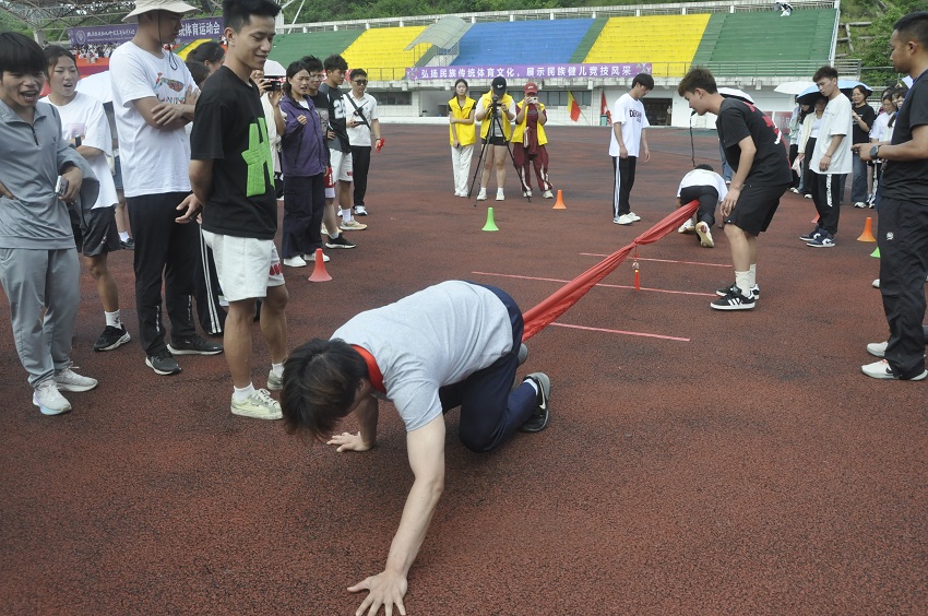 图为学生押加比赛4修改.jpg 图为学生押加比赛4修改.jpg