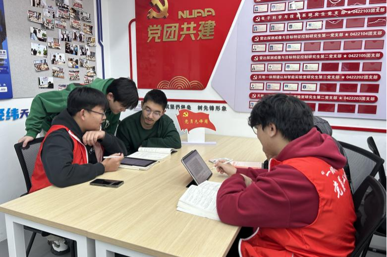 党员工作站党员帮扶学生学业.png 党员工作站党员帮扶学生学业.png