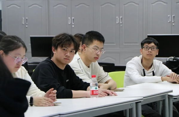 屏幕截图 2025-05-28 145447.png 屏幕截图 2025-05-28 145447.png