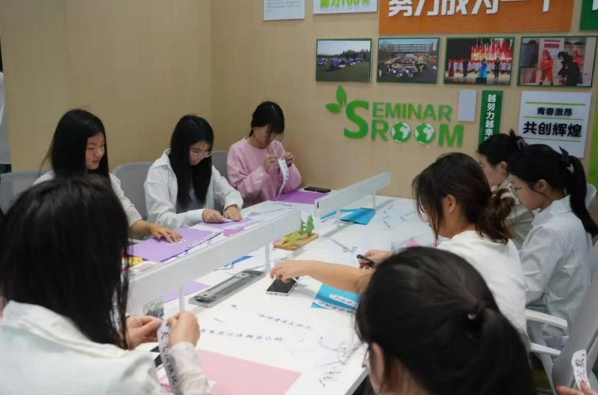 屏幕截图 2025-06-01 232834.png 屏幕截图 2025-06-01 232834.png