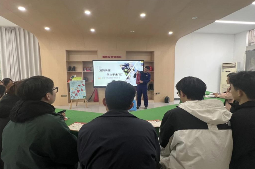 屏幕截图 2025-06-01 232828.png 屏幕截图 2025-06-01 232828.png