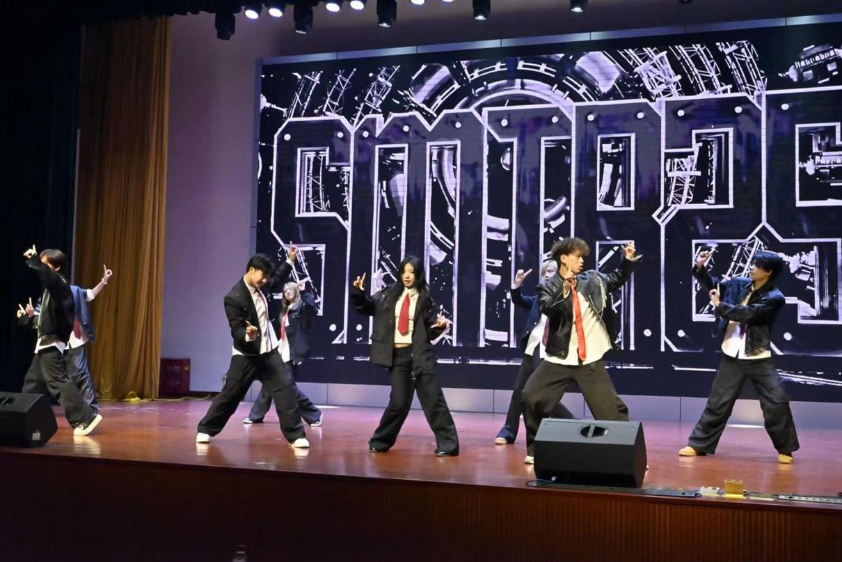 第十七届校园文化艺术节系列活动:“声耀青春·舞动未来”校园歌舞大赛圆满落幕2.png 第十七届校园文化艺术节系列活动:“声耀青春·舞动未来”校园歌舞大赛圆满落幕2.png