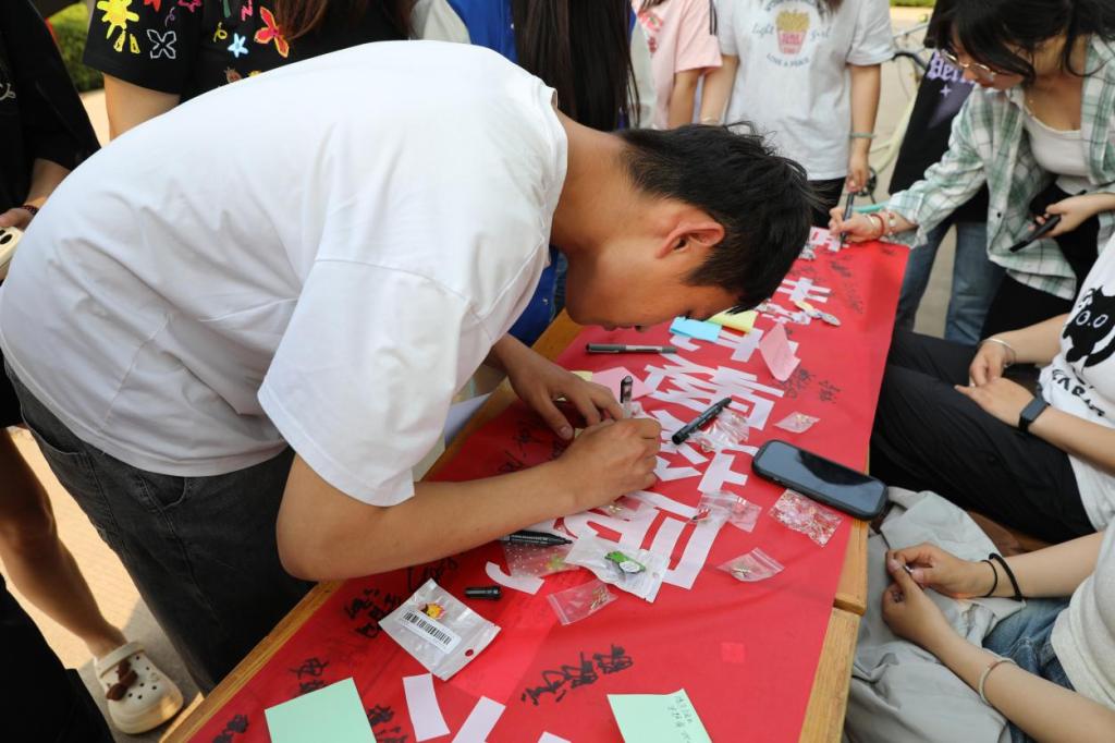 “一站式”学生社区建设|烟台南山学院开展世界无烟日主题宣传活动