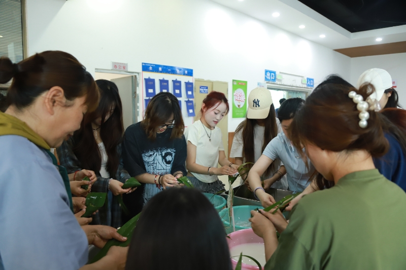 “粽香承古韵 五彩系端阳”端午游园会 (3).jpg