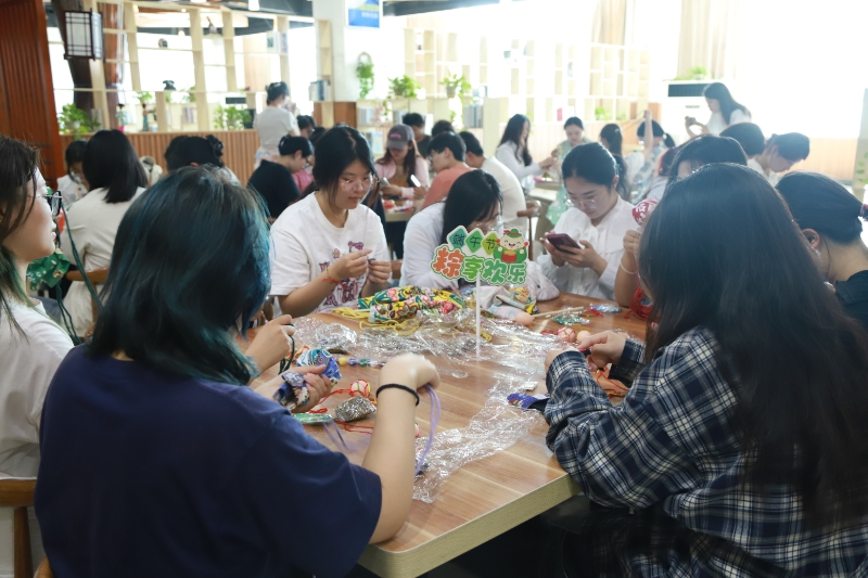 “粽香承古韵 五彩系端阳”端午游园会 (4).jpg