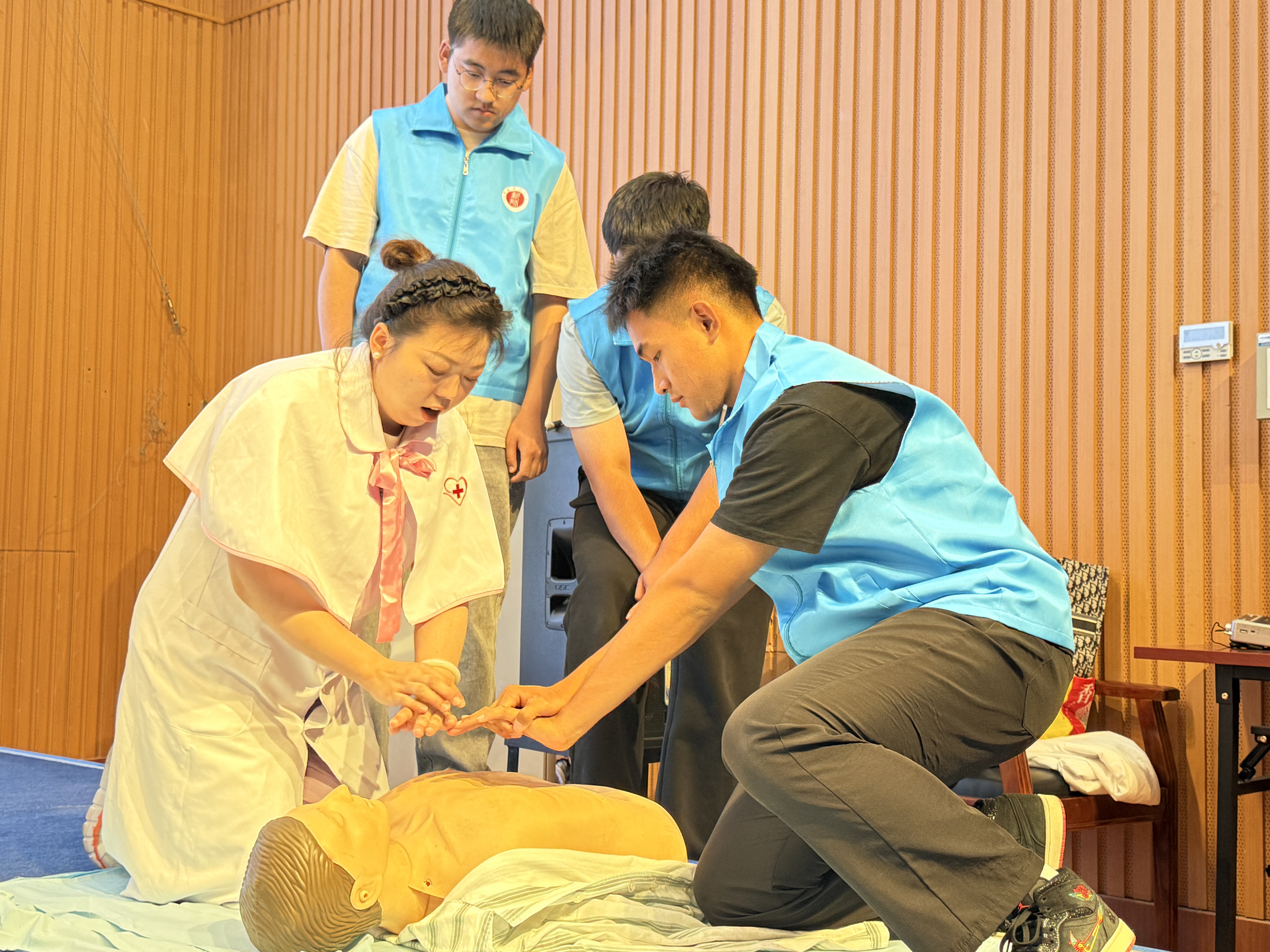 10.宿管会参与实操.jpg 10.宿管会参与实操.jpg