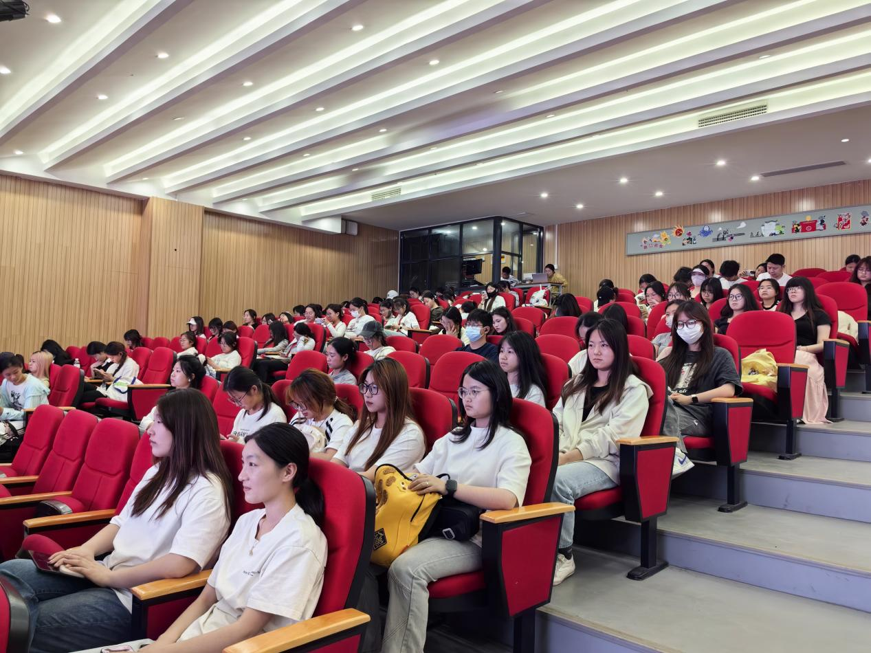 .学前教育学院（音乐学院）举办“戎光不负青春志，军魂共铸强国梦”退伍大学生经验分享交流会 (1).png