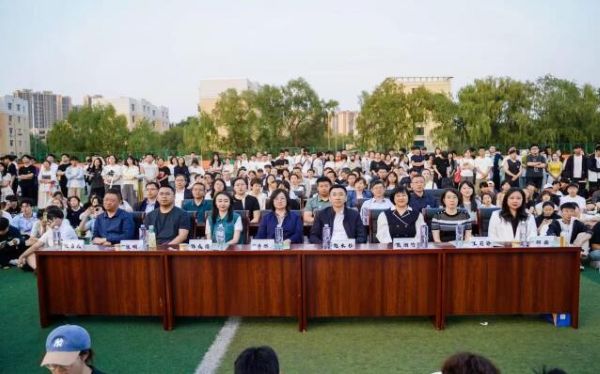 领导合照.jpg 领导合照.jpg