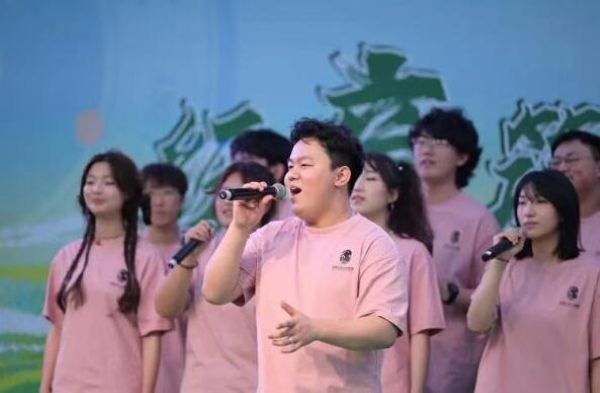 《Revolution》.jpg 《Revolution》.jpg