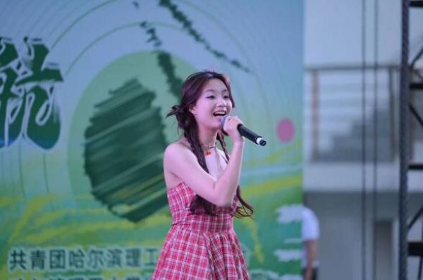 《在草原上肆意奔跑》.jpg 《在草原上肆意奔跑》.jpg