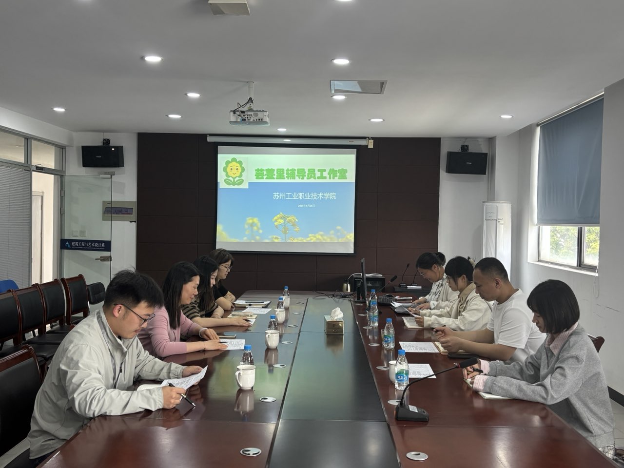 辅导员工作室 张二玲.jpg 辅导员工作室 张二玲.jpg