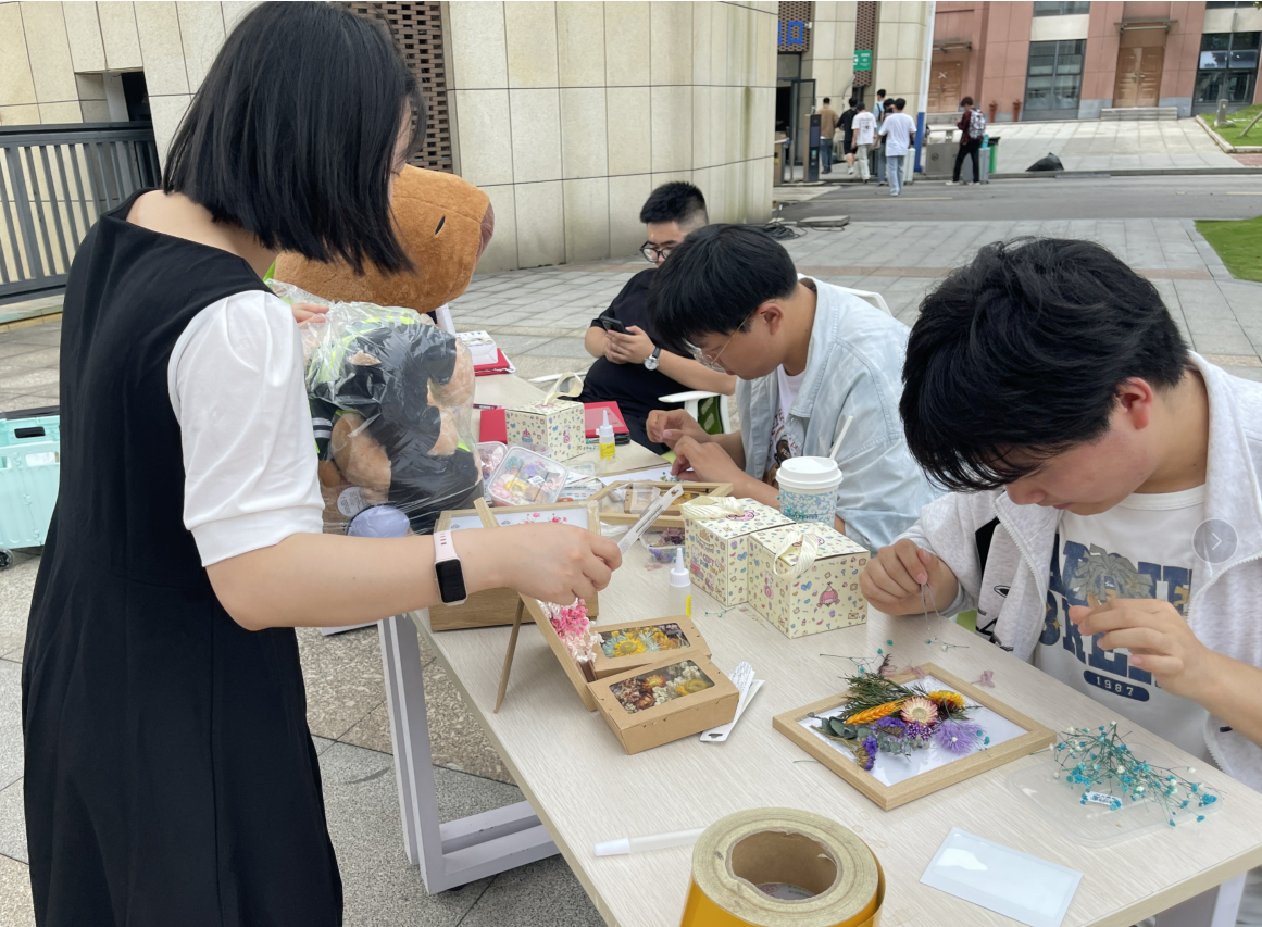 毕业2.png 毕业2.png