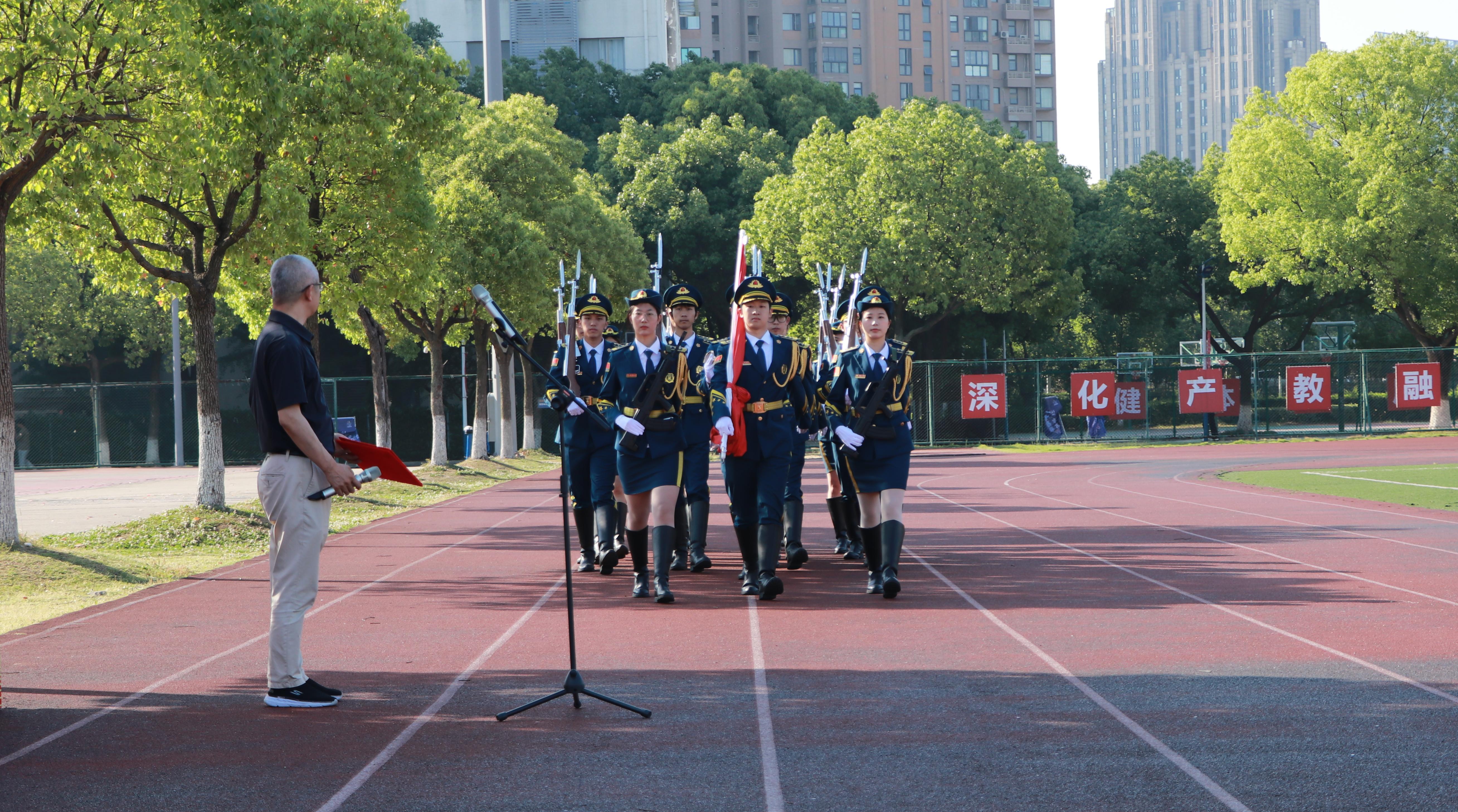 我校举行“追寻觉醒之光 接续百年星火” 国旗下的思政课2.jpg