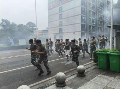 应急演练常抓不懈，生命安全警钟长鸣｜新能源装备学院成功开展应急疏散演练
