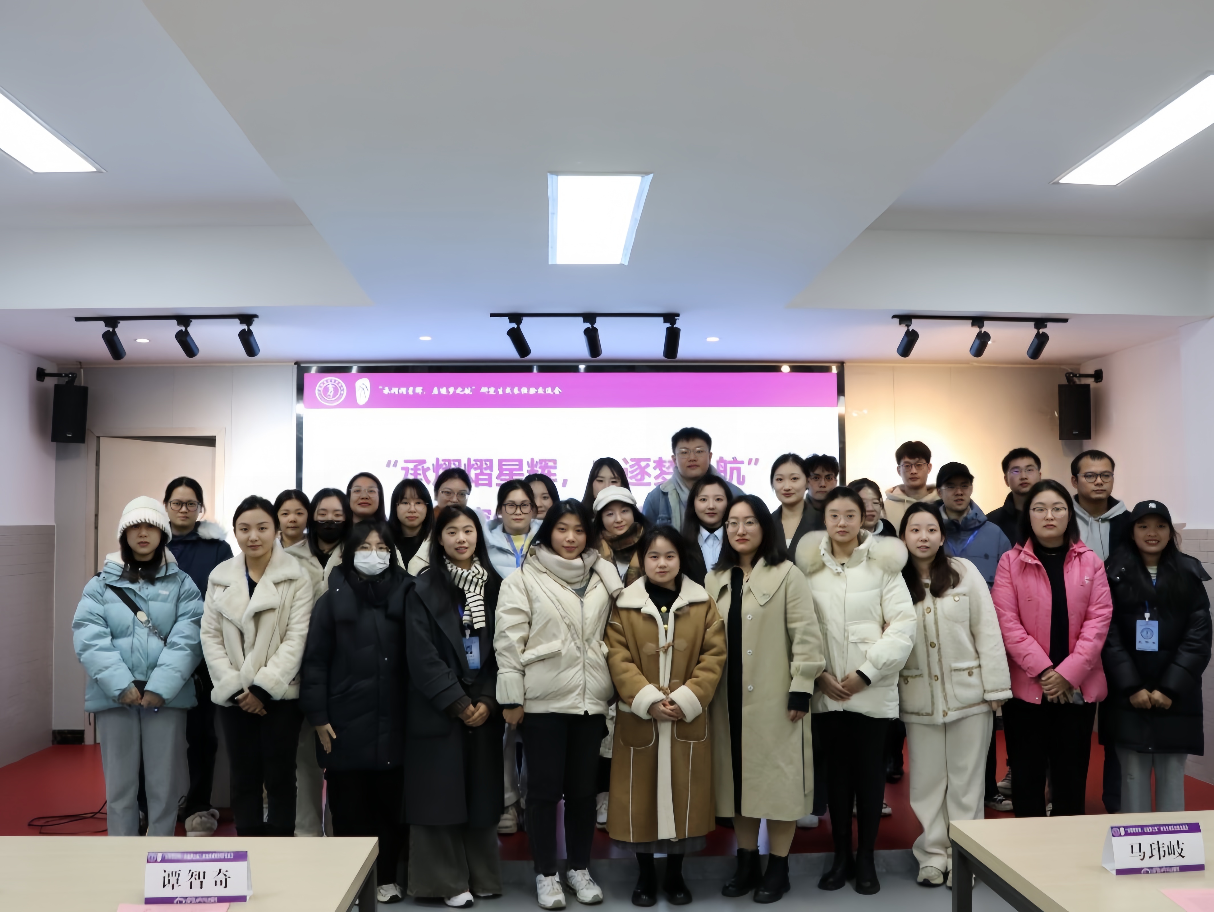 5 举办研究生成长经验交流会.jpg