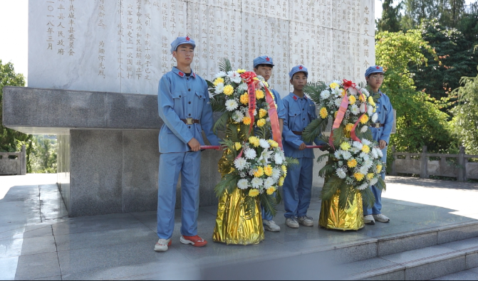忠堡敬献烈士花篮.png