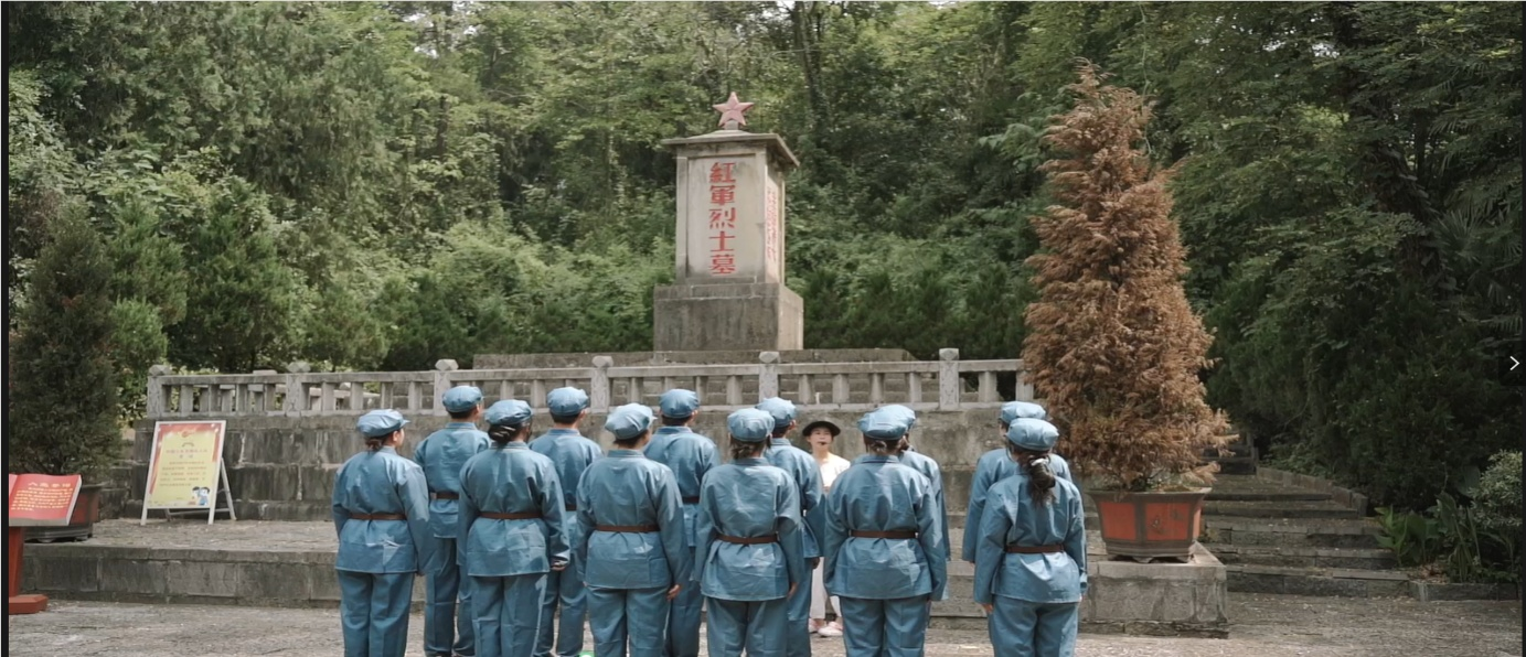 酉阳南腰界红军烈士墓前聆听红色故事.png