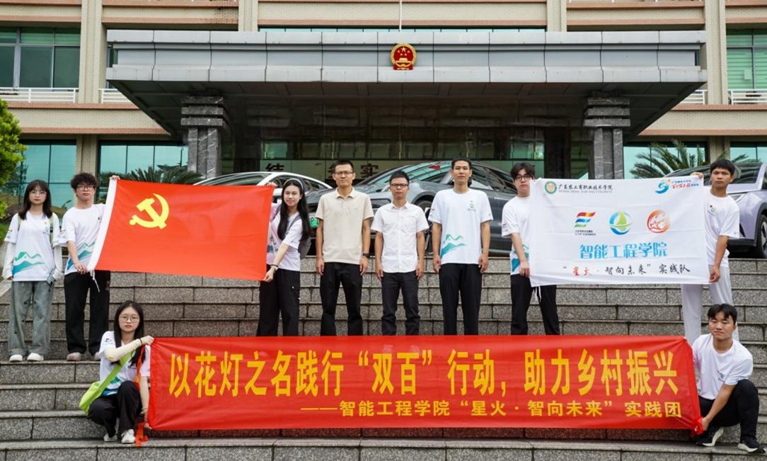 团队合照.jpg 团队合照.jpg