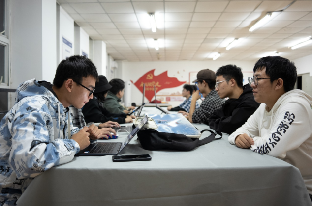 屏幕截图 2025-08-13 203359.png 屏幕截图 2025-08-13 203359.png