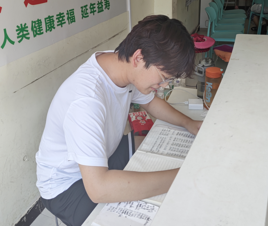 屏幕截图 2025-08-26 185640.png 屏幕截图 2025-08-26 185640.png