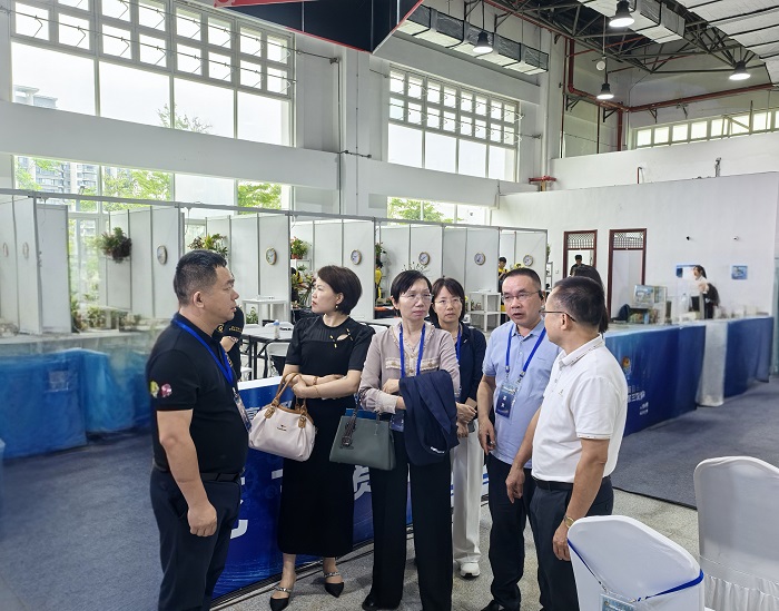 图二:代校长黄银珍莅临比赛现场(工信学院供图).jpg 图二:代校长黄银珍莅临比赛现场(工信学院供图).jpg