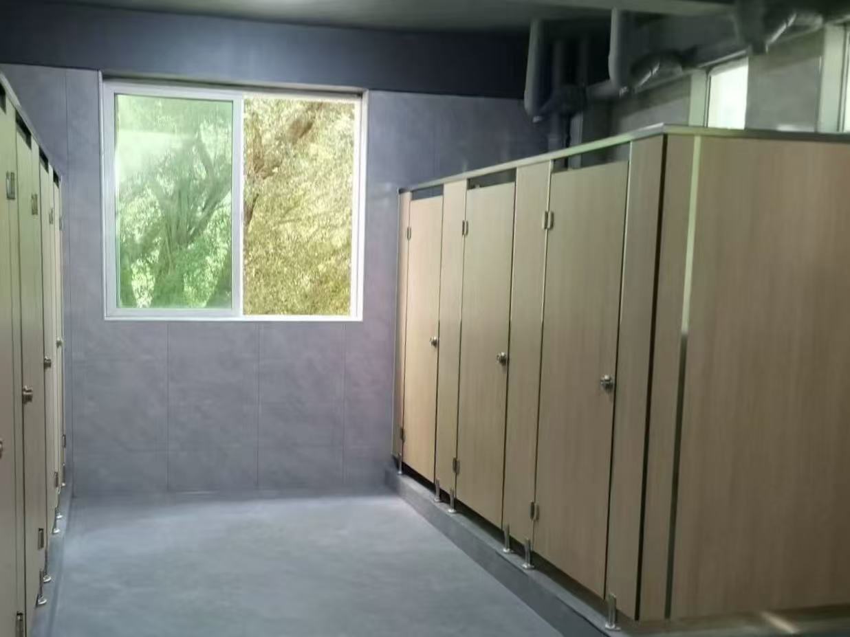 图5 新修建的公共卫生间.jpg