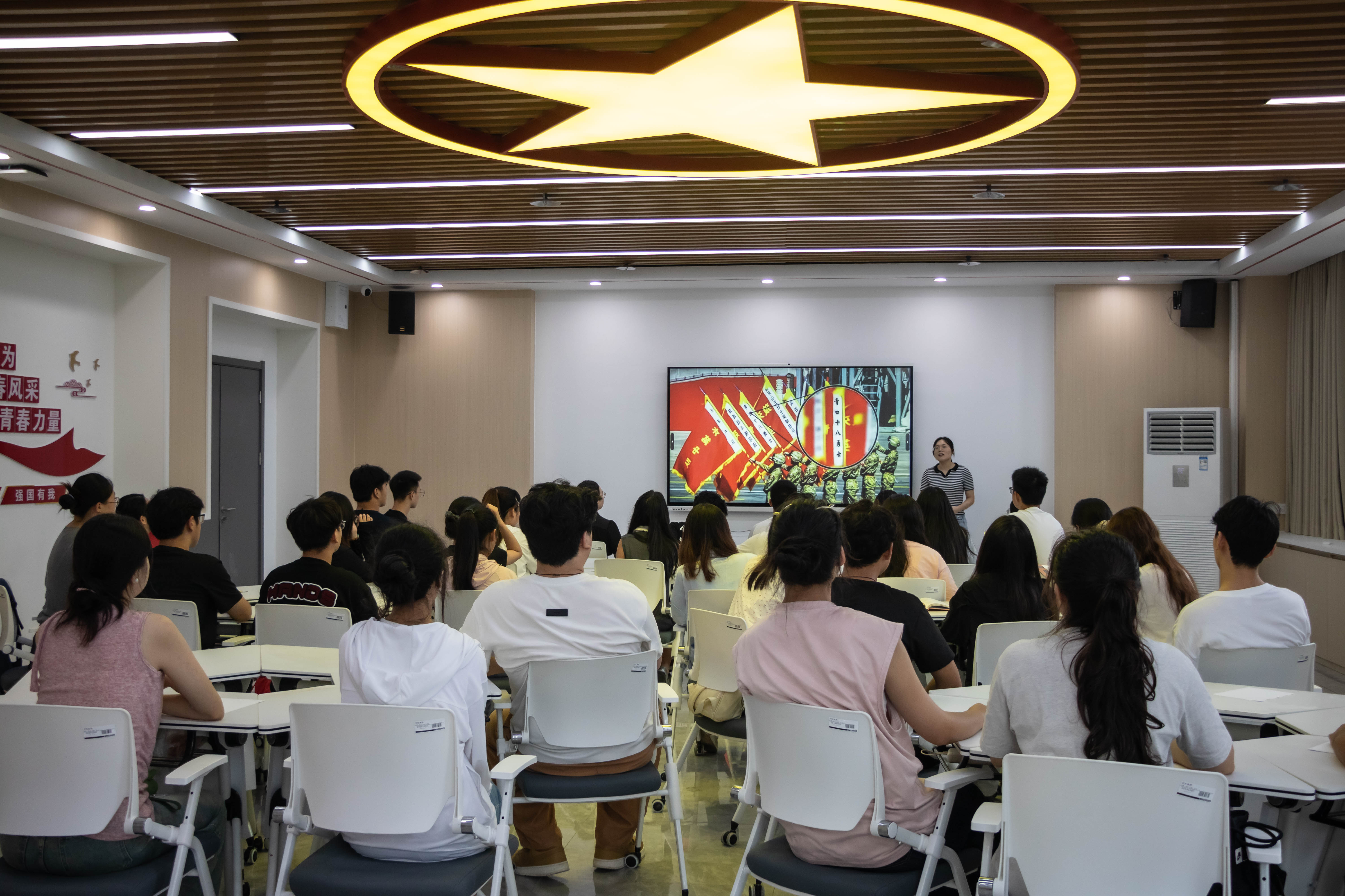 组织开展纪念抗战胜利80周年系列主题教育活动 (1).jpg