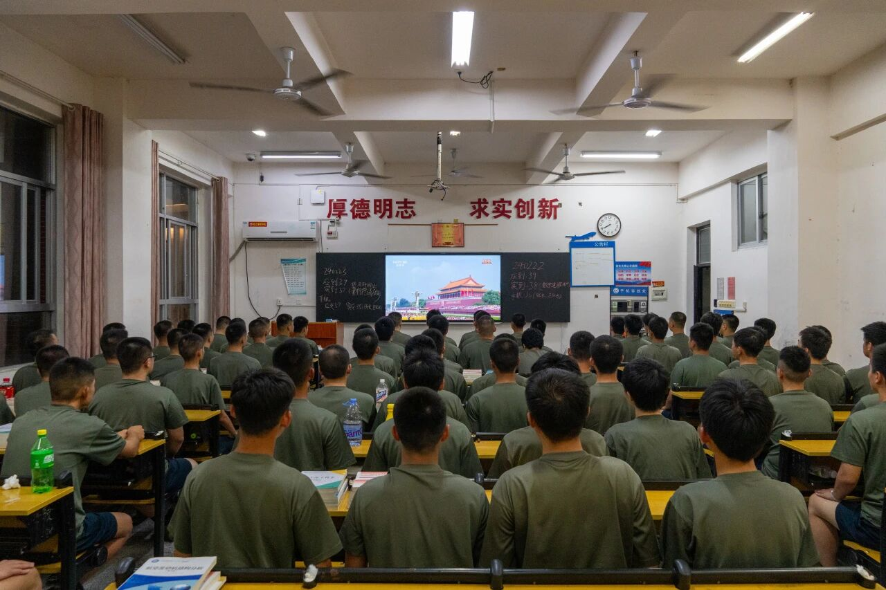 “四有”军士育人社区：感受强军风采 厚植爱国情怀