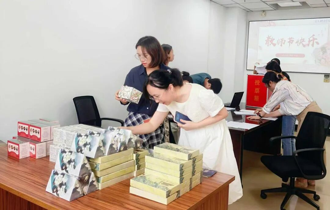 惊喜礼品.png 惊喜礼品.png