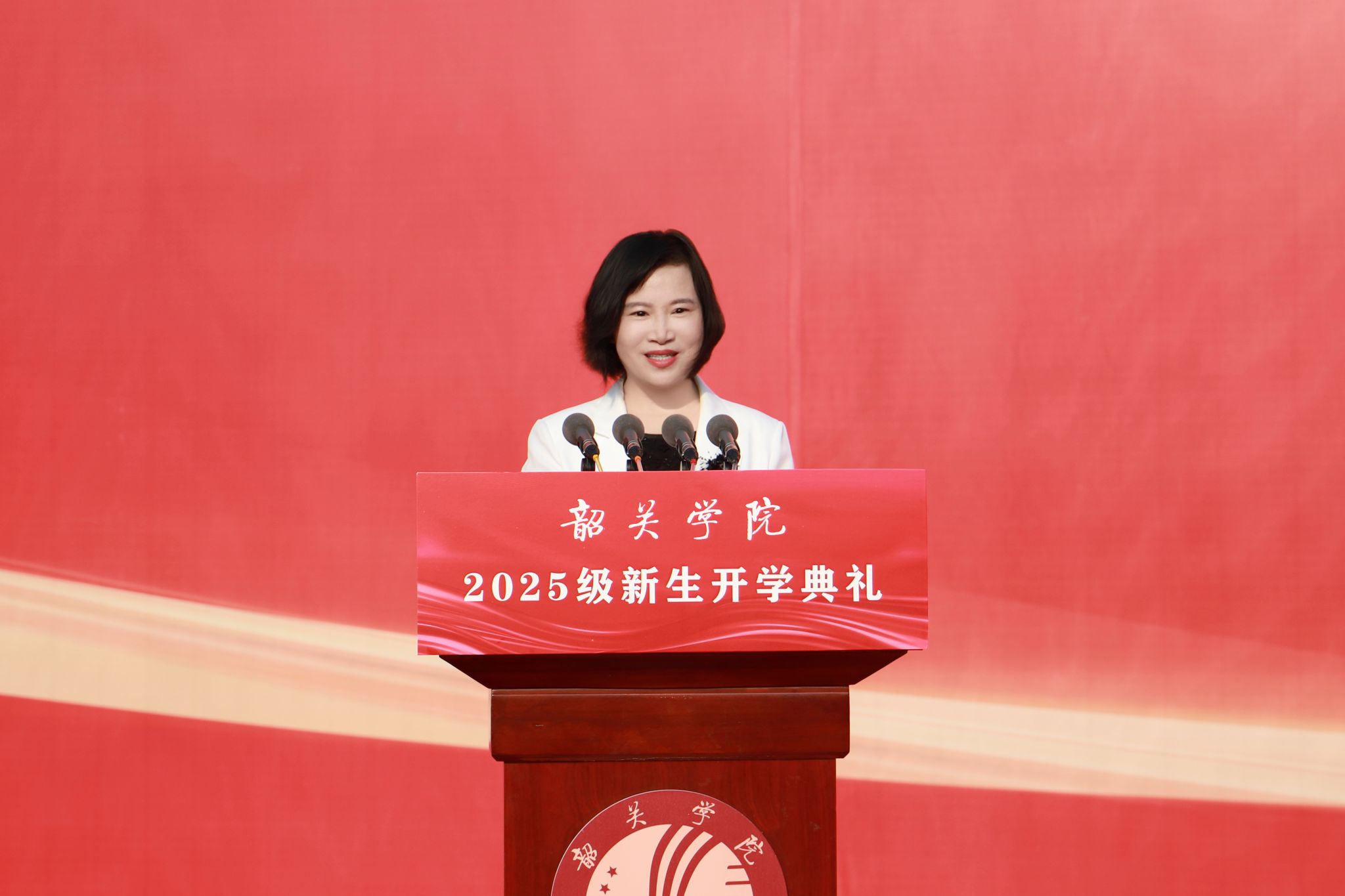 张晓红讲授思政第一课.jpg 张晓红讲授思政第一课.jpg