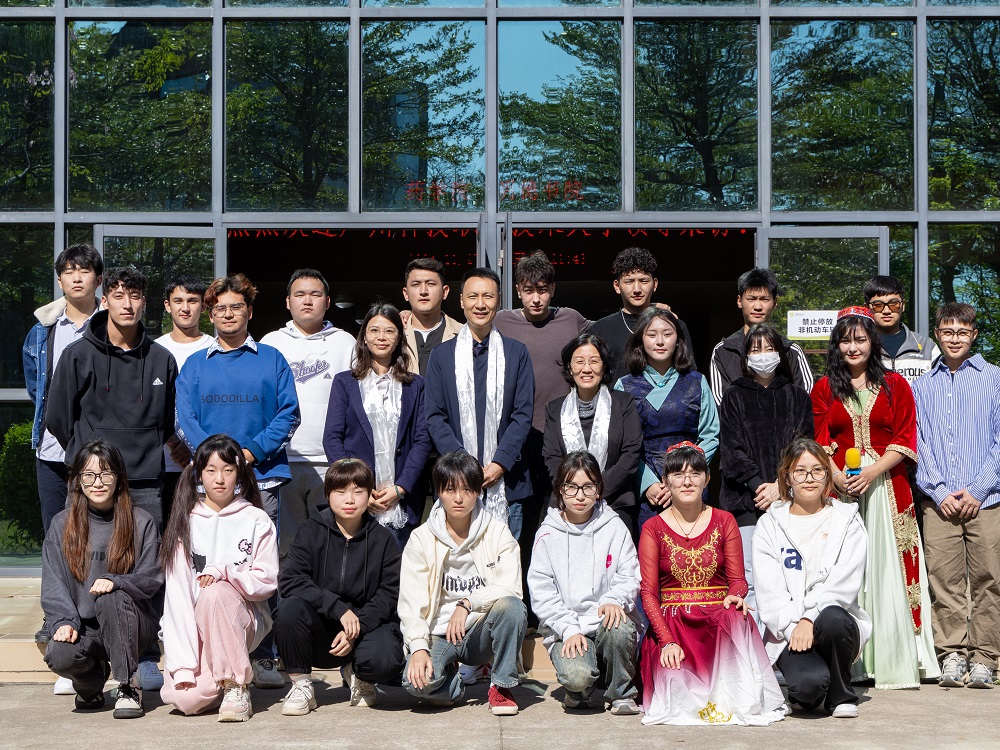 【图四】倾听“新”声 共话成长活动合影.jpg