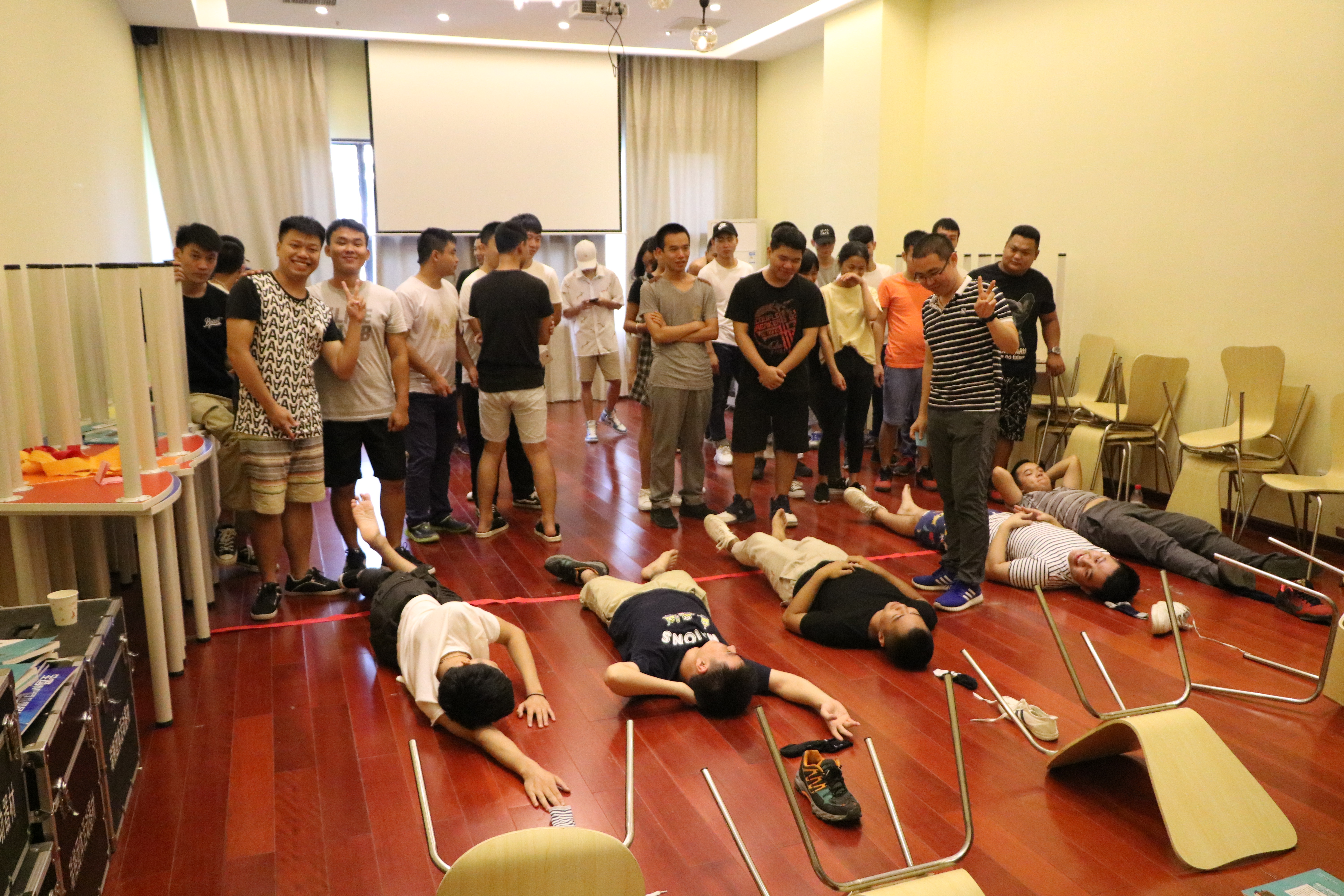 2、风雨同舟,你我共进.JPG 2、风雨同舟,你我共进.JPG