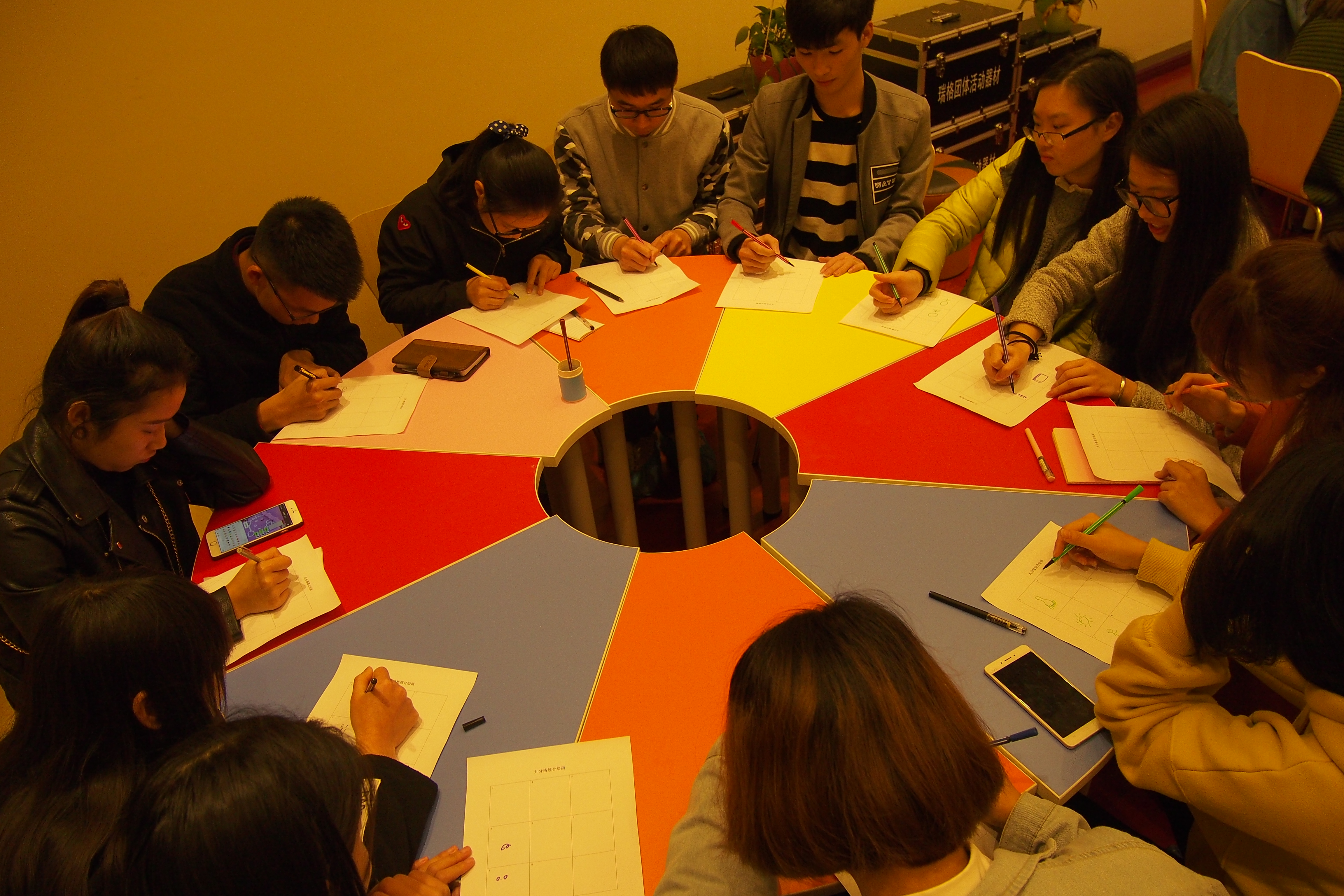 3、认知自我,彩绘人生.JPG 3、认知自我,彩绘人生.JPG