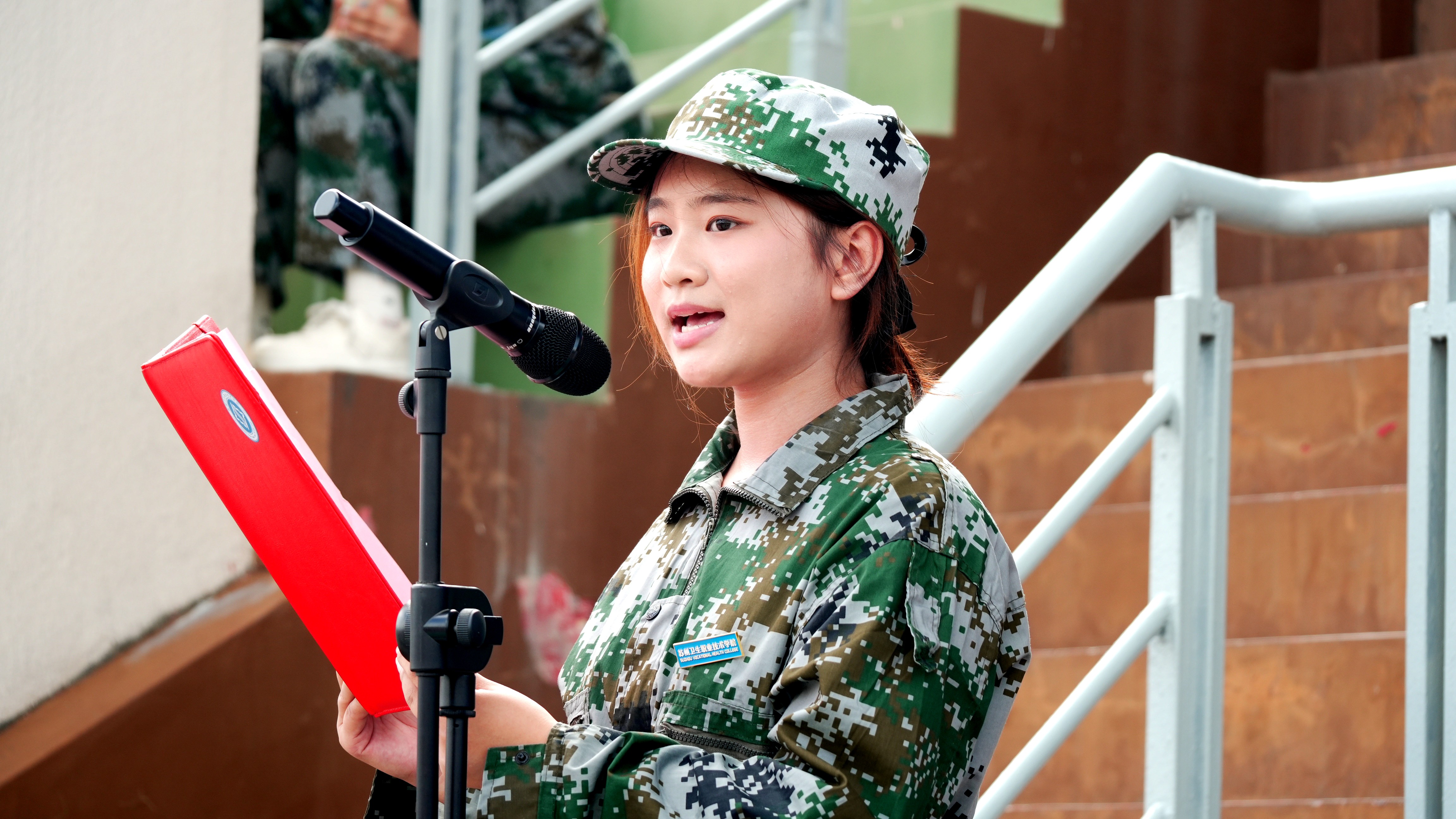 以青春之名 与祖国同行——学校隆重举行2025级新生开学典礼暨军训成果汇报会7（1）.jpg