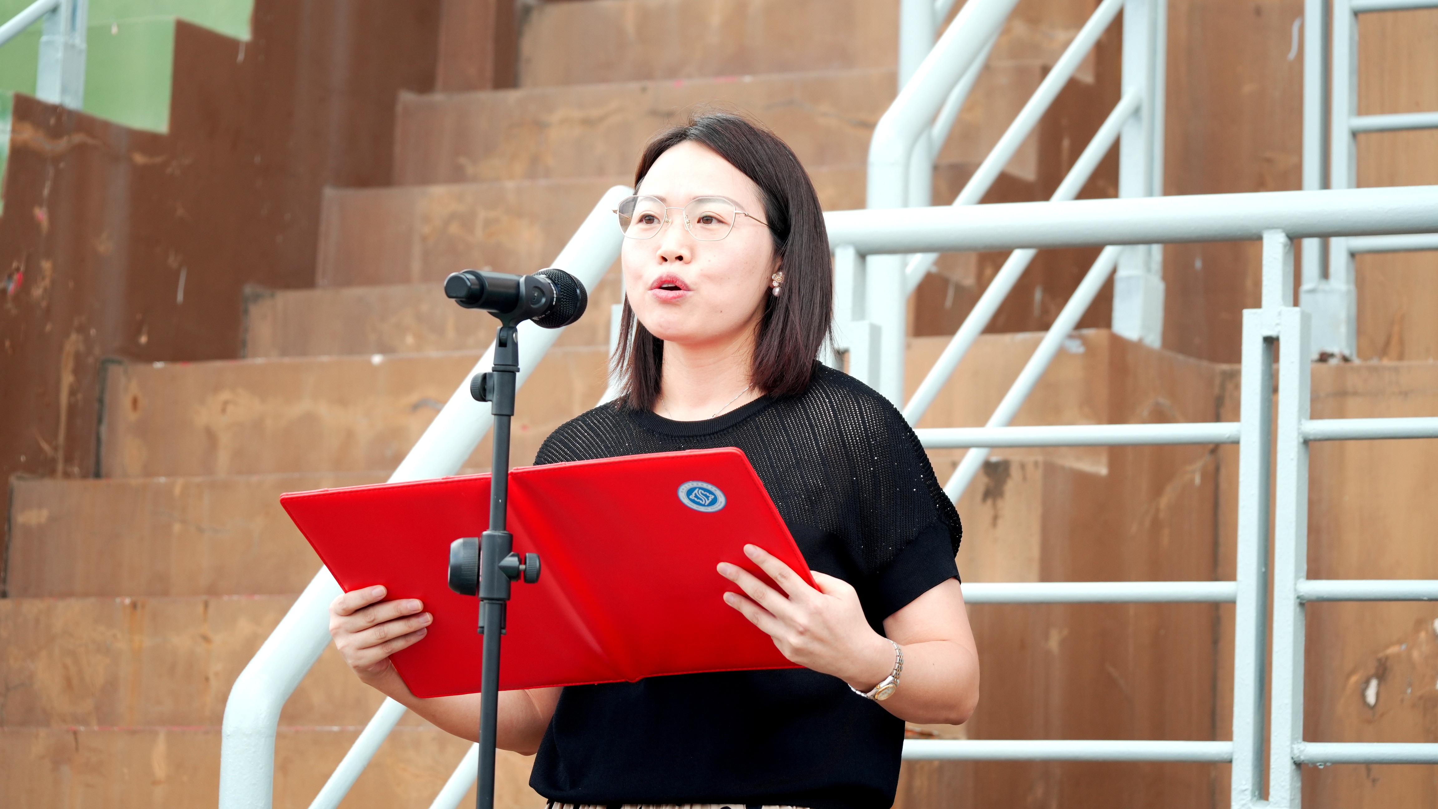 以青春之名 与祖国同行——学校隆重举行2025级新生开学典礼暨军训成果汇报会5（1）.jpg