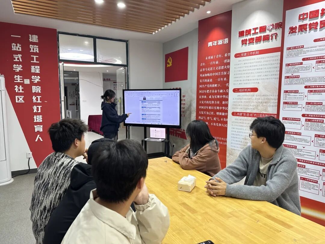 化繁为“简” “职”面未来——大学生简历制作大赛4.jpg 化繁为“简” “职”面未来——大学生简历制作大赛4.jpg