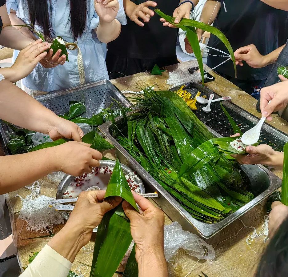 “粽叶飘香迎端午，巧手传情暖社区”学生社区2025年端午文化体验活动2.jpg