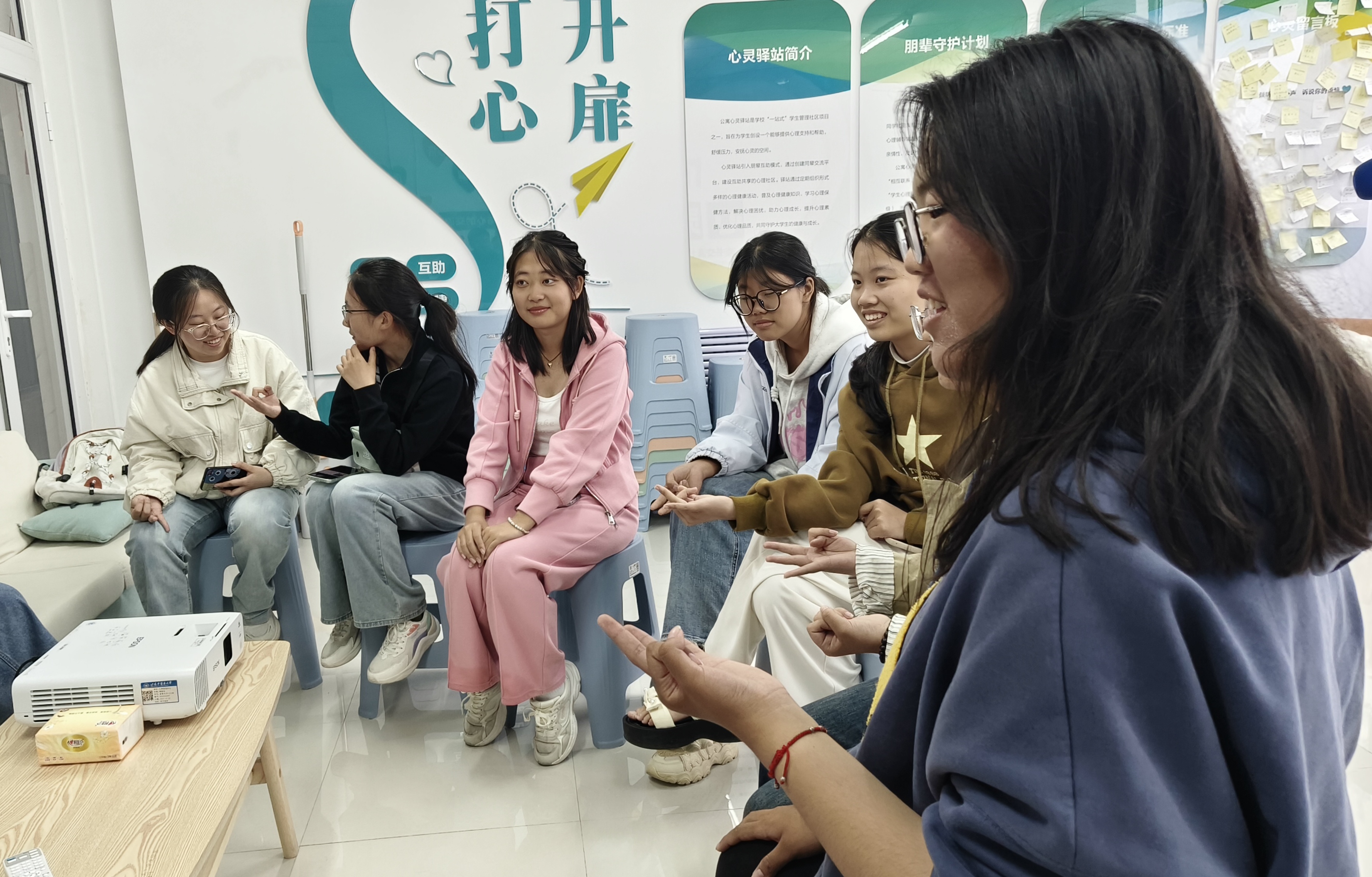 岐黄“一站式”学生心灵驿站第三十一期“陌生到熟悉”主题心理沙龙.jpg