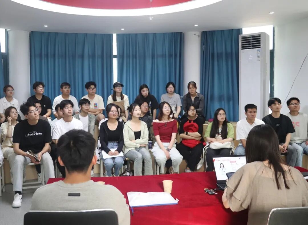 2025届优秀毕业生经验分享交流会2.jpg 2025届优秀毕业生经验分享交流会2.jpg