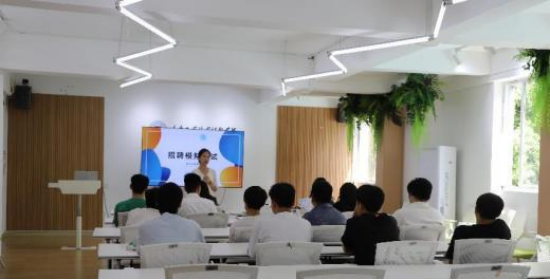 图7 电气工程学院组织开展2025届毕业生应聘模拟面试.png 图7 电气工程学院组织开展2025届毕业生应聘模拟面试.png