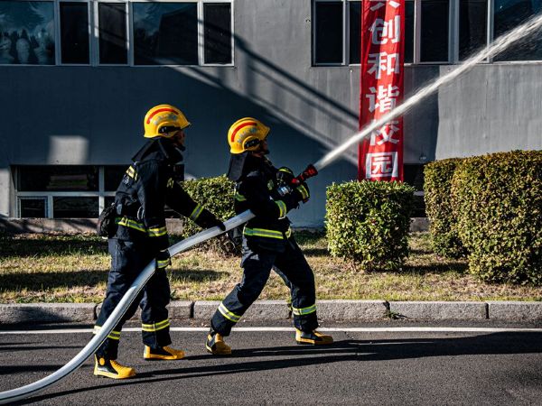 消防演练现场2.jpg 消防演练现场2.jpg