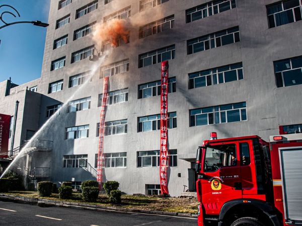 消防演练现场.jpg 消防演练现场.jpg