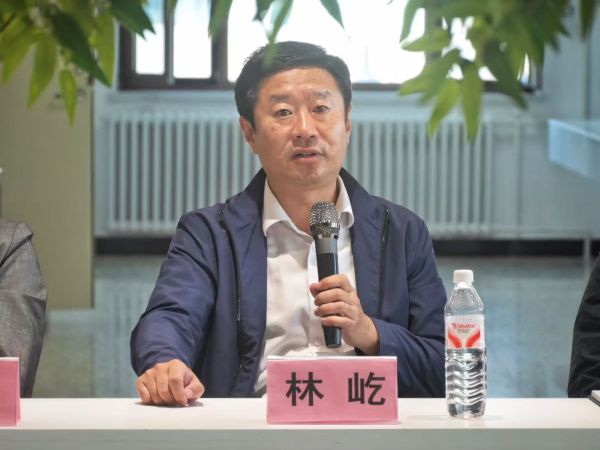 副校长林屹讲话.jpg 副校长林屹讲话.jpg