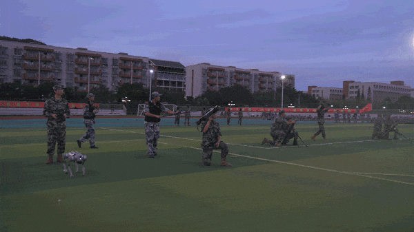 结营8.jpg 结营8.jpg